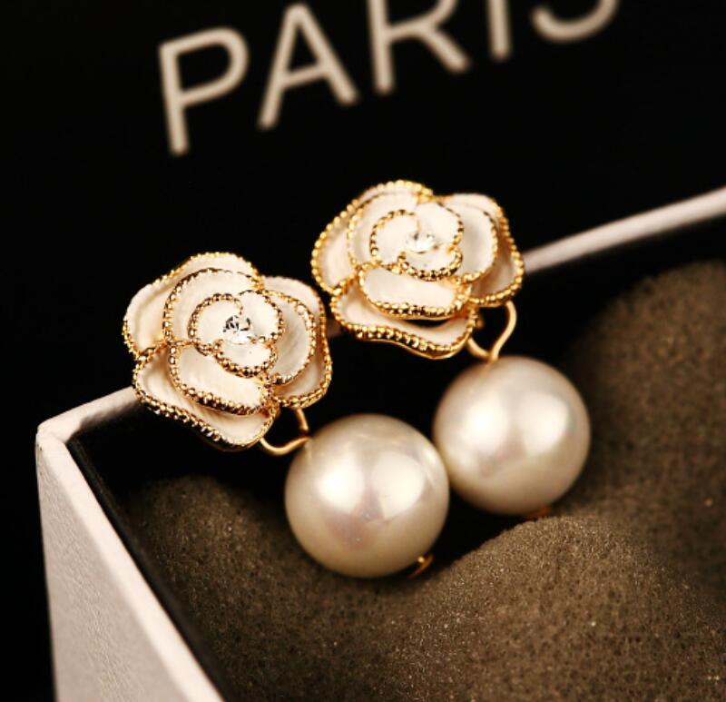 European exquisite high-end camellia pearl earrings jewelry sexy temperament female 18k gold plated luxury earrings casual party earrings
European exquisite high-end camellia pearl earrings jewelry sexy temperament female 18k gold plated luxury earrings casual party earrings