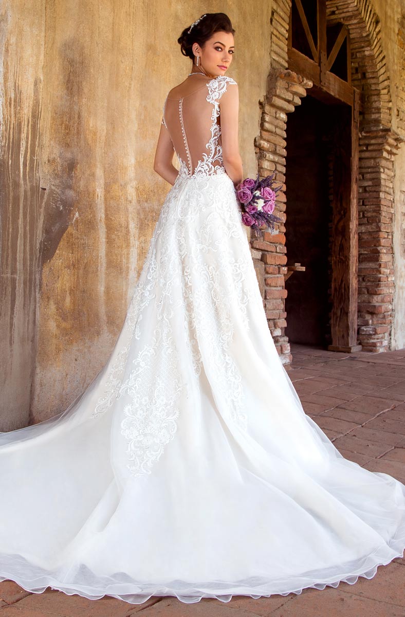 A Line Graceful Lace Wedding Dresses Deep V Neck Sleeveless Bridal Gowns See Through Buttons Back Sweep Train Robe De Marie