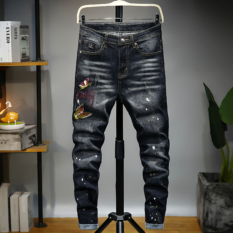 2020 Casual Jeans mens Straight stretch Little feet skinny embroidery Scratched denim tide brand paint hole pants men, 681
2020 Casual Jeans mens Straight stretch Little feet skinny embroidery Scratched denim tide brand paint hole pants men, 681