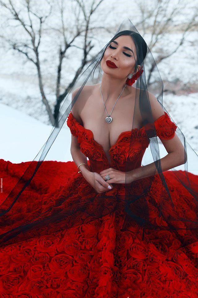 2023 Bridal Gowns Dark Red Wedding Dresses with 3D Rose Flowers Cathedral Train Arabic Middle East Church Off Shoulder Backless