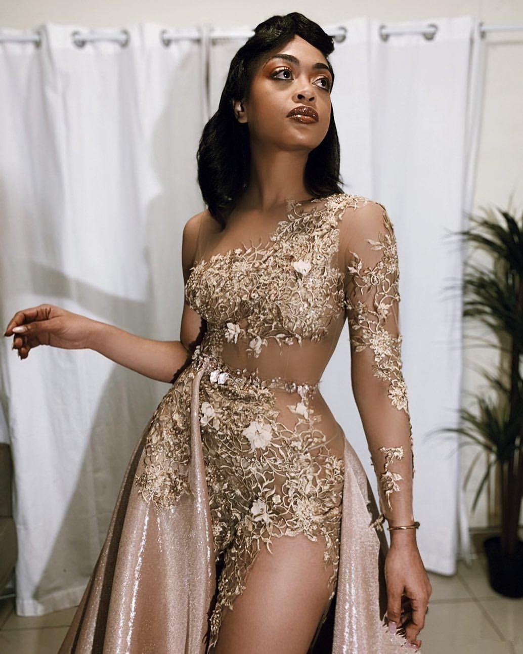 Side Split 2020 Prom Dresses Sexy Arabic Gold Lace Beaded Long Sleeve Evening Wear Party Gown Robe De Soiree