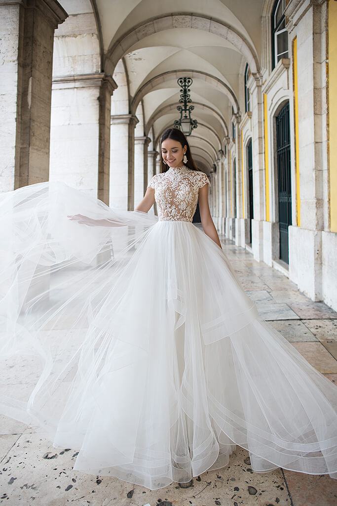 Oksana Mukha Beach Dresses High Neck Cap Sleeves A e Tiered Skirts Sweep Train Bohemian Wedding Dress Custom Made Bridal Gowns