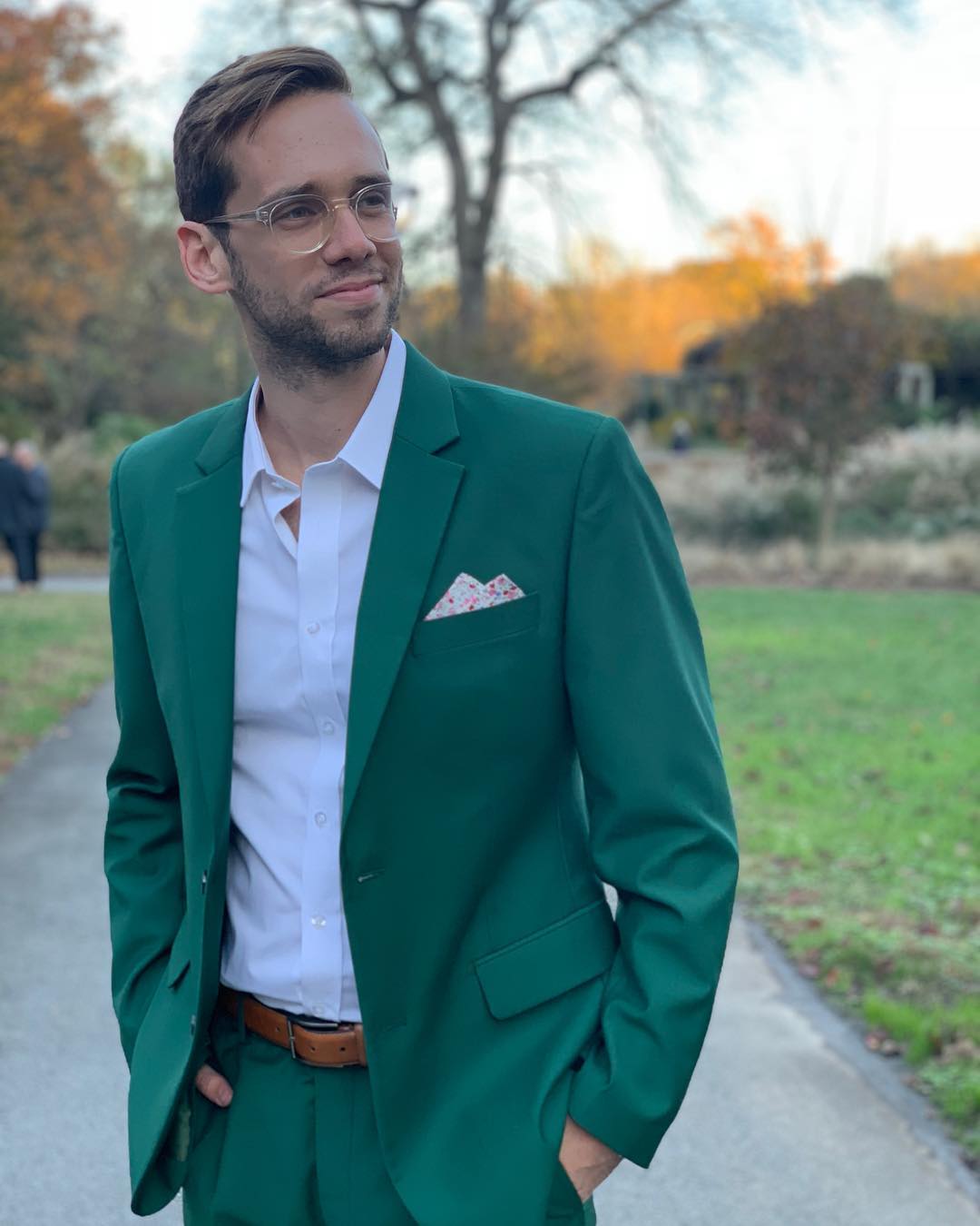 Groom Tuxedos Green Mens Wedding Pant Suits Notched Lapel Two Button Best Men Wear Handsome Custom Made Blazer(Jacket+Pants)