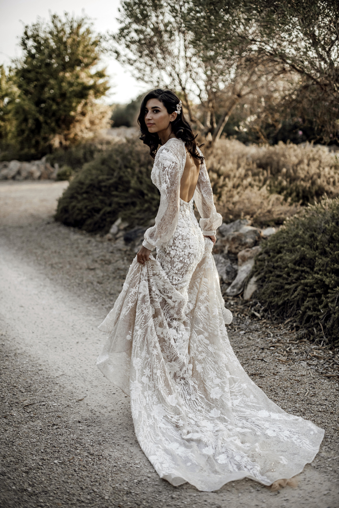 long sleeve country wedding dresses v neck lace appliques sexy backless vestidos de novia sweep train a line beach wedding gowns