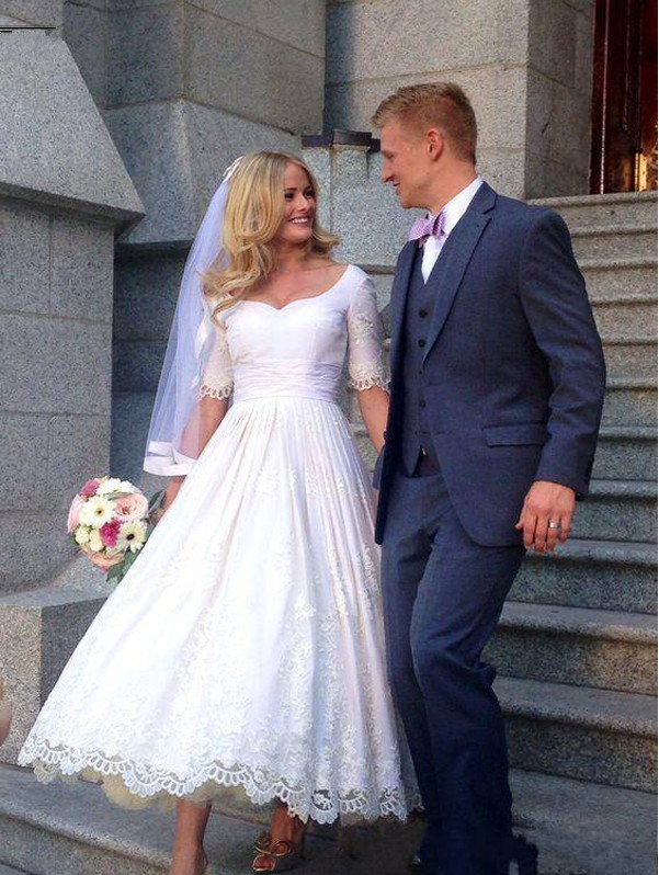 robe de mariee 2019 Half Sleeves Tea-Length Lace Wedding Dresses A Line Garden Short Bride Dress Custom Made Wedding Gowns, Light sky blue
robe de mariee 2019 Half Sleeves Tea-Length Lace Wedding Dresses A Line Garden Short Bride Dress Custom Made Wedding Gowns, Light sky blue