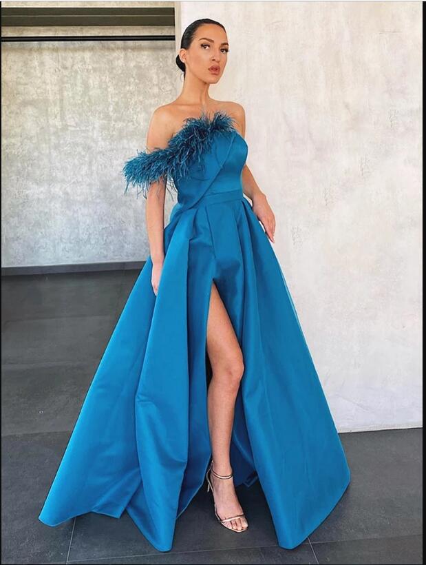 Abendkleider A Line Peacock Blue Prom Dresses Feather High Side Split Floor Length Formal Evening Dresses Satin Ruffles Cheap Party Gowns