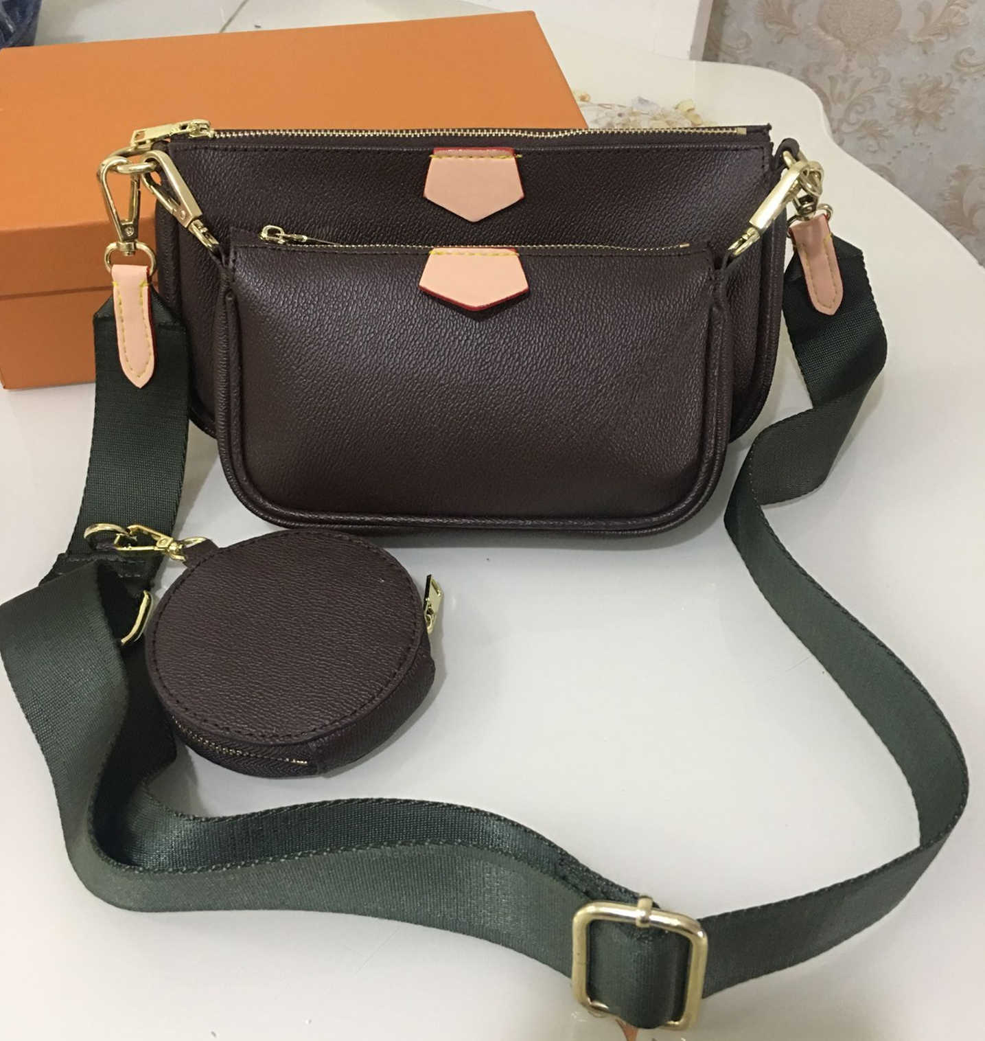 Fashion Designer Lady Bag Crossbody Shoulder Bags Genuine Leather Women handbags purses 3pcs/set cross body purse vintag wallet 3 colors straps With dust bag, Blue straps
Fashion Designer Lady Bag Crossbody Shoulder Bags Genuine Leather Women handbags purses 3pcs/set cross body purse vintag wallet 3 colors straps With dust bag, Blue straps
