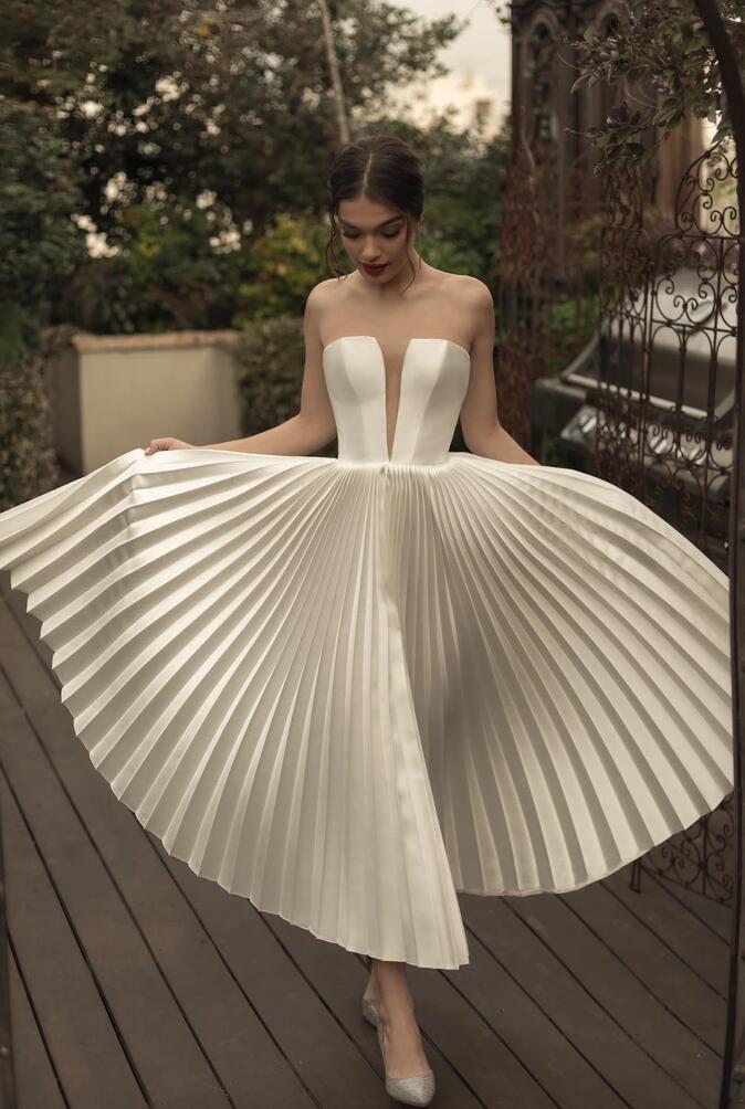 2019 Short Wedding Dresses Strapless A Line Ruffles Tea Length Satin Beach Wedding Gowns Custom Made Cheap Bridal Dress, Custom made from color chart
2019 Short Wedding Dresses Strapless A Line Ruffles Tea Length Satin Beach Wedding Gowns Custom Made Cheap Bridal Dress, Custom made from color chart