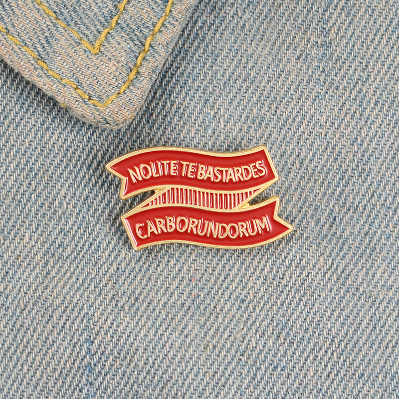 Brooches for women red banner enamel pins character streamer badge personality decoration lapel pin clothes backpack jewelry gift for friend 
Brooches for women red banner enamel pins character streamer badge personality decoration lapel pin clothes backpack jewelry gift for friend