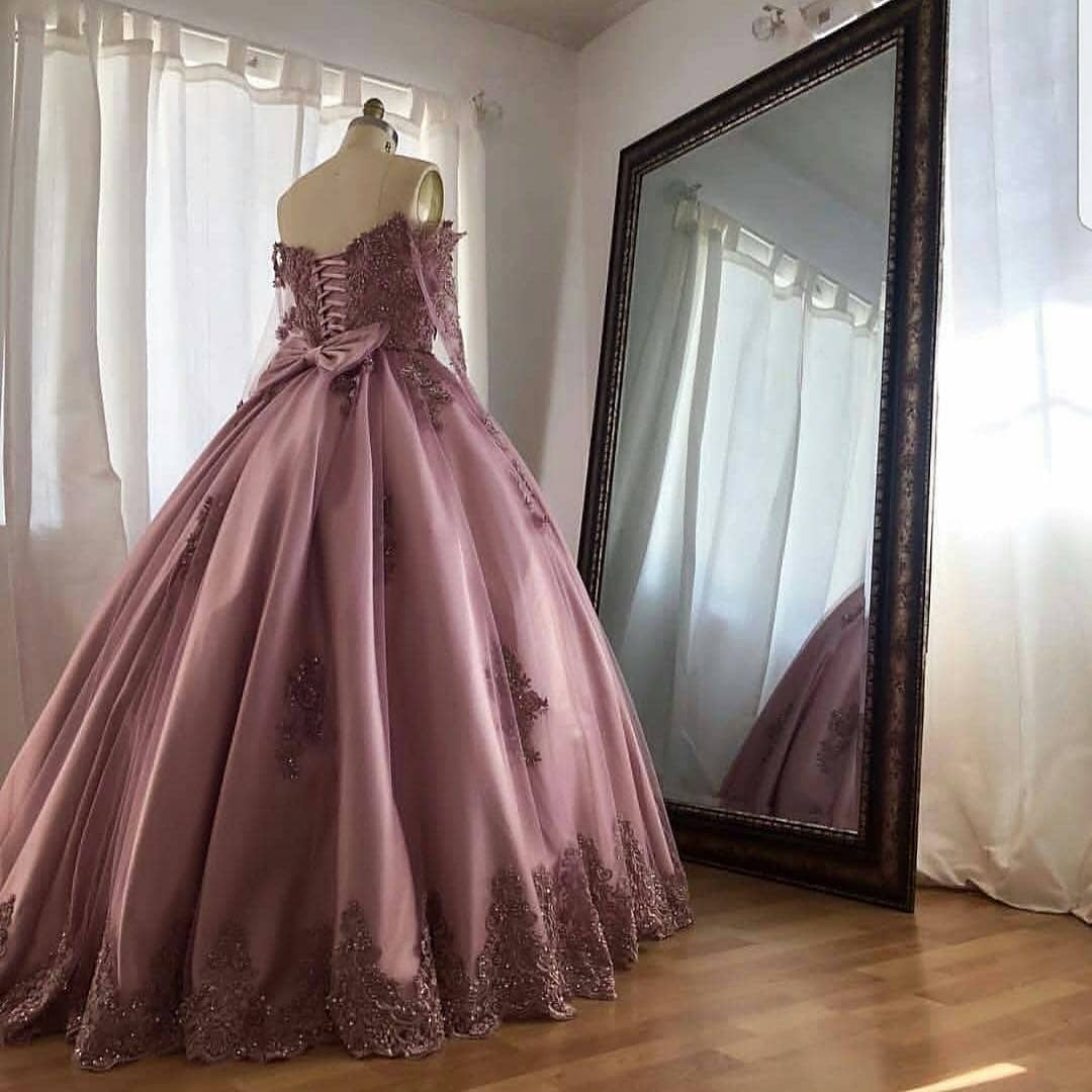 Vintage Ball Gown Prom Dresses Long Sleeve Off The Shoulder Beads Lace 3D Floral Appliqued Evening Gowns Lace-up Back Plus Size Formal Occas
