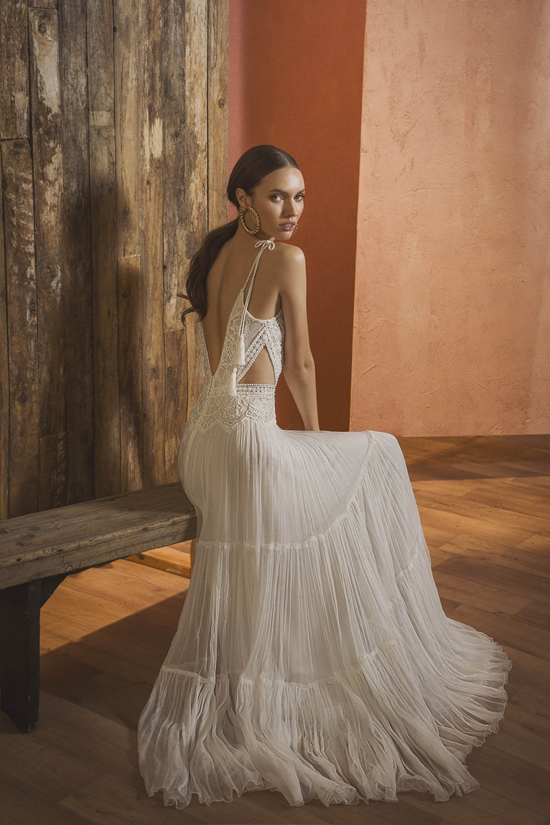 Backless Amazing Bohemian Beach Wedding Dresses Spaghetti Straps Neck Boho Lace Bridal Gowns A Line Floor Length Tulle Robe De Marie