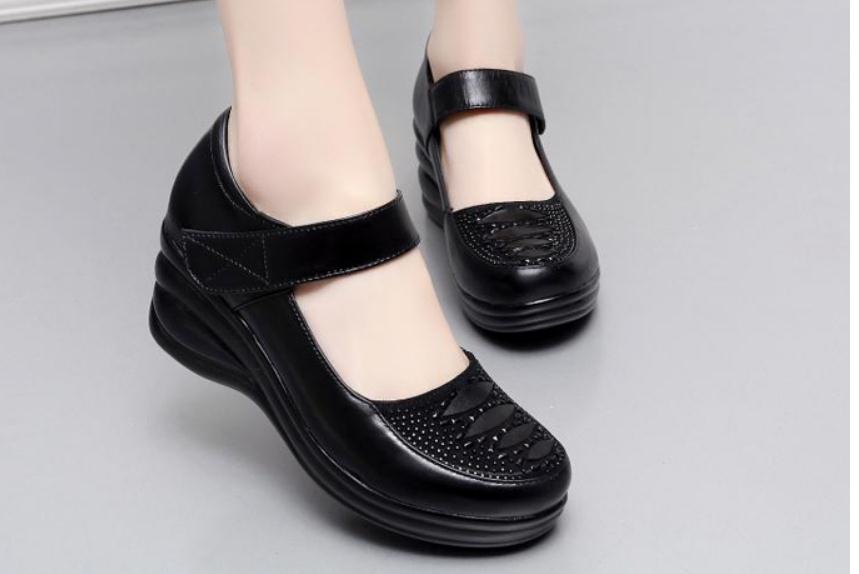 2019 Women's shoes in Spring and Autumn with New style Slope heel round head mother shoes@BGH8065, Black
2019 Women's shoes in Spring and Autumn with New style Slope heel round head mother shoes@BGH8065, Black