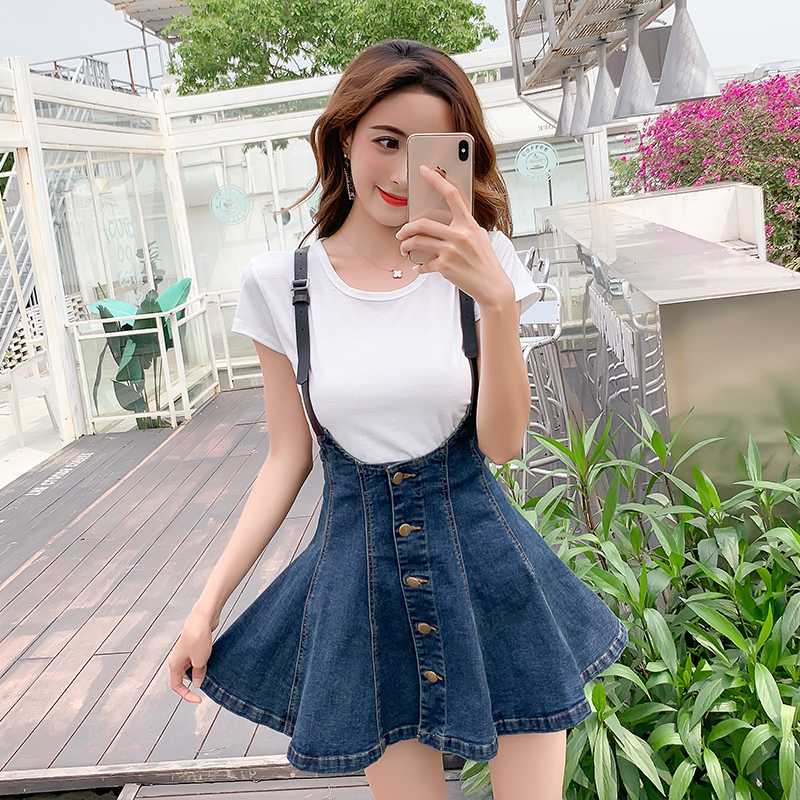 Strap Denim Skirt Female 2020 Summer New Korean Version of The Sling A Word Skirt Flower Bud Umbrella Skirts Woman Skirts, White t-shirt
Strap Denim Skirt Female 2020 Summer New Korean Version of The Sling A Word Skirt Flower Bud Umbrella Skirts Woman Skirts, White t-shirt