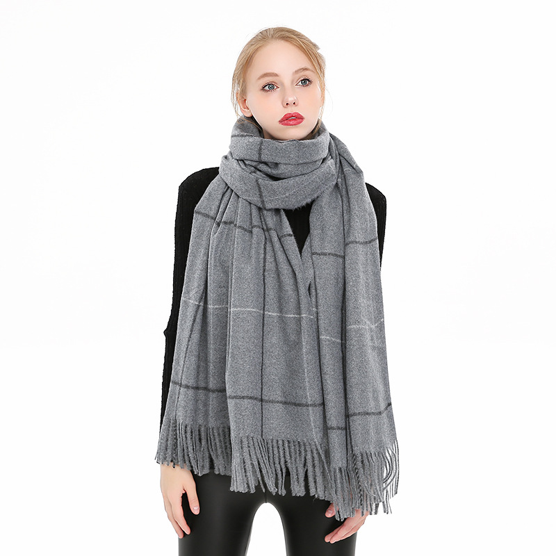 Wholesale-plaid high-end scarf shawl dual use autumn and winter warm designer casual gift girlfriend gift box installed 200cm * 70cm
Wholesale-plaid high-end scarf shawl dual use autumn and winter warm designer casual gift girlfriend gift box installed 200cm * 70cm