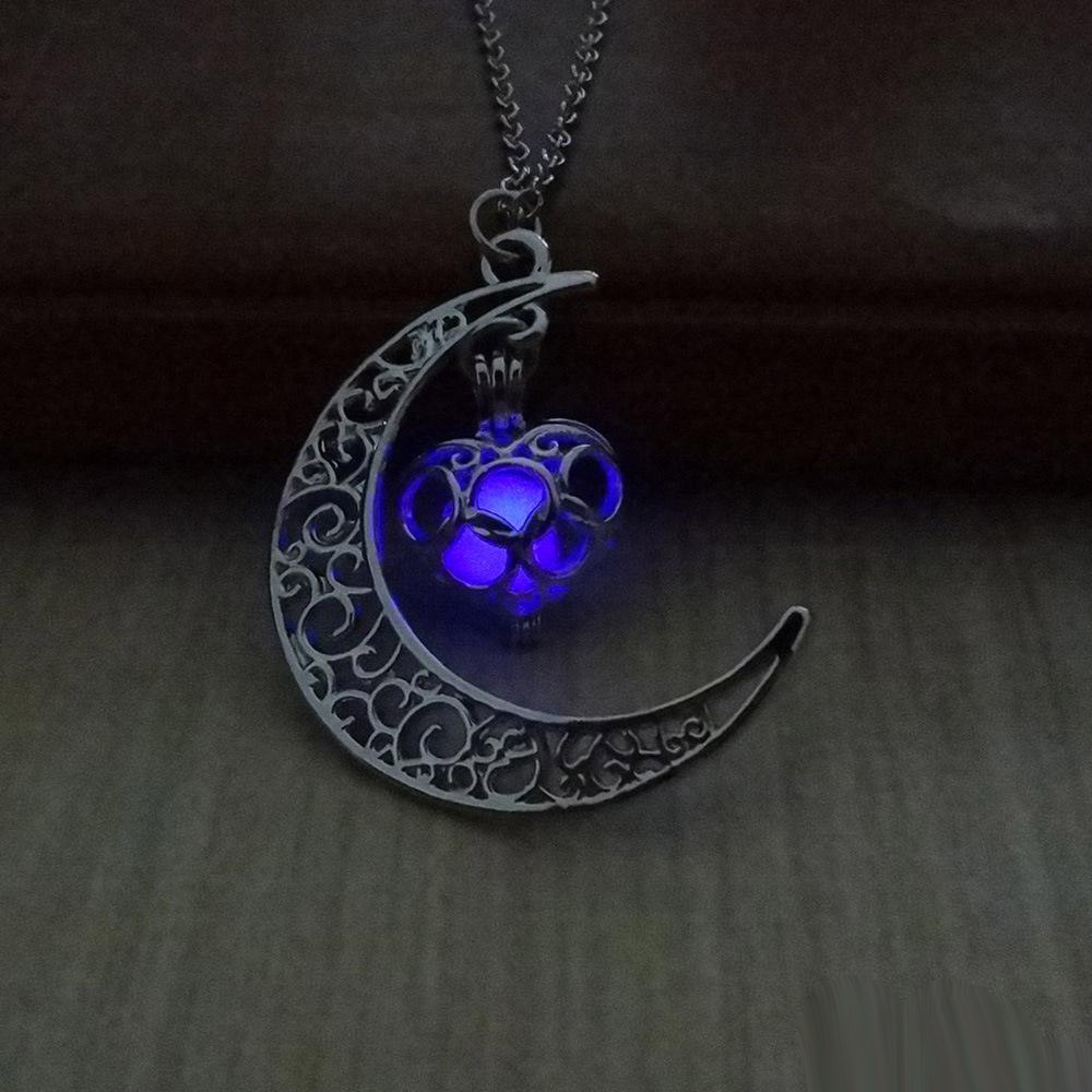 New Glow in The Dark Heart Moon Necklaces For Women Men Hollow crescent shape Luminous beads Pendant chains Fashion Jewelry