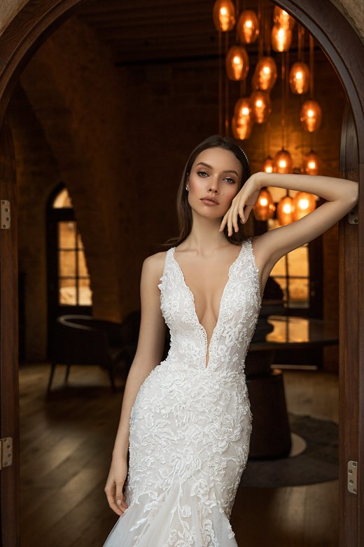 2020 Sexy Backless Wedding Dresses Deep V Neck Lace Appliqued Mermaid Wedding Dress Plus Size Sweep Train Custom Made Robes De Mariée