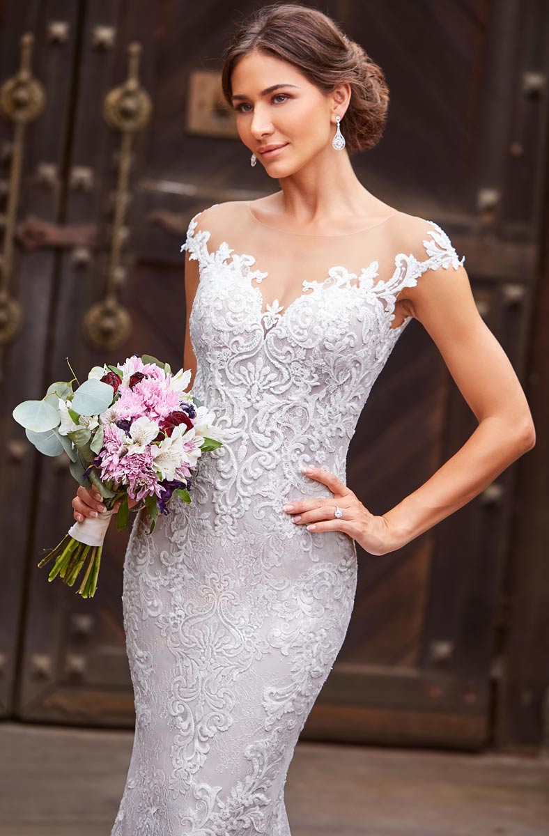 Kittychen Mermaid Dresses Sheer V Neck Appliques Lace Bridal Gowns Sexy Backless Sweep Train Beach Wedding Dress