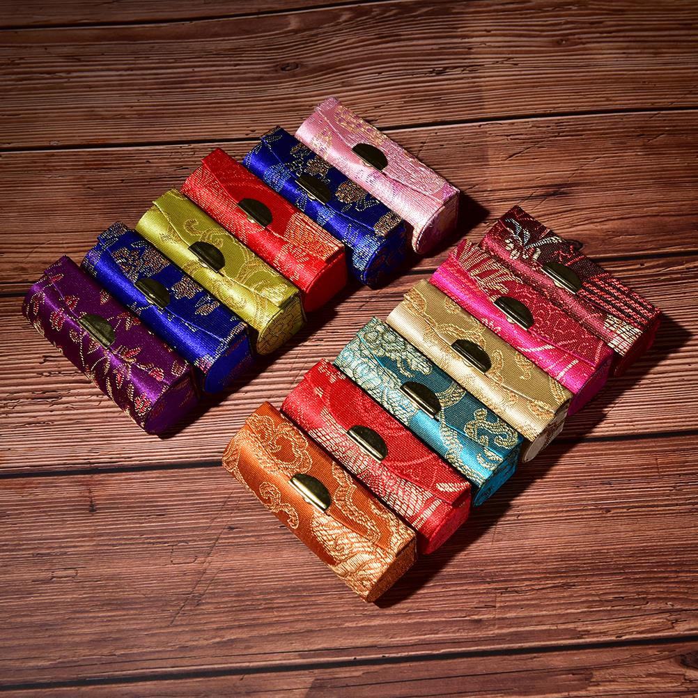 1Pc Embroidered Lipstick Case Storage Lipstick Display Box With Mirror Retro Flower Design Portable Jewelry Holder Random
1Pc Embroidered Lipstick Case Storage Lipstick Display Box With Mirror Retro Flower Design Portable Jewelry Holder Random