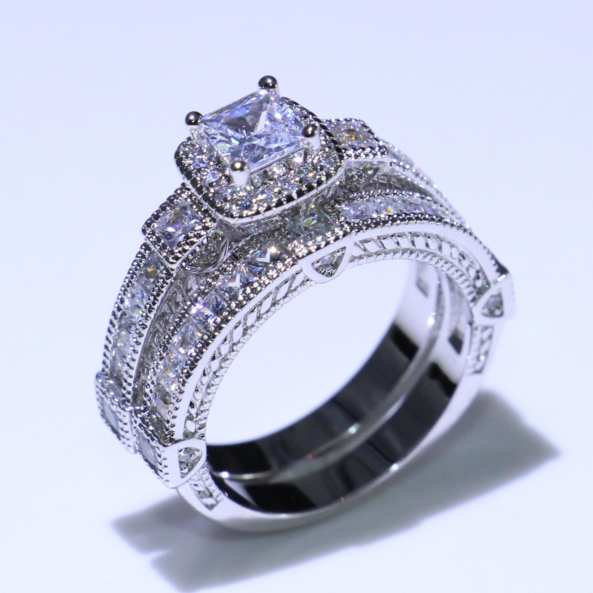 Vintage Fashion Jewelry 925 Sterling Silver Princess Cut White Topaz cz Diamond Eternity Couple Rings Wedding Bridal Ring Set Fpr Women Gift
Vintage Fashion Jewelry 925 Sterling Silver Princess Cut White Topaz cz Diamond Eternity Couple Rings Wedding Bridal Ring Set Fpr Women Gift