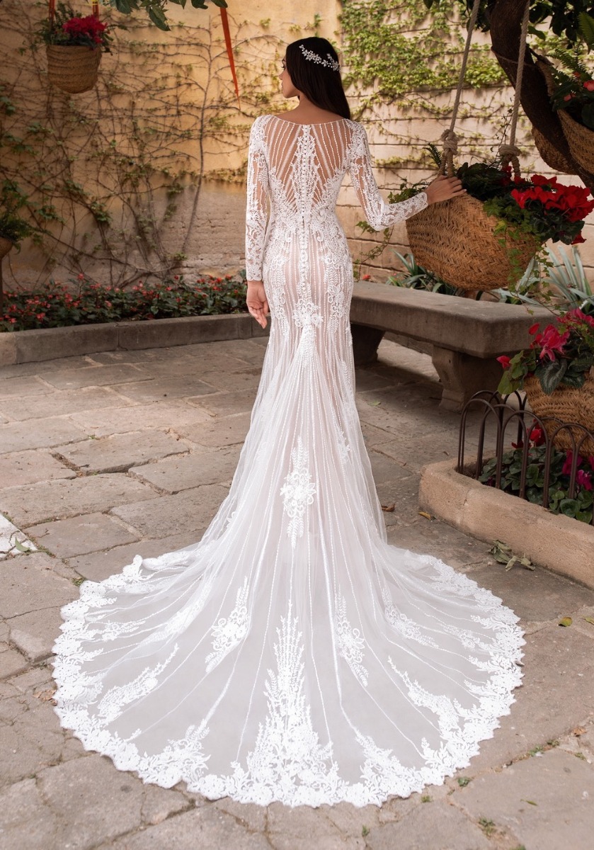 Plunging V-neck Mermaid Wedding Dresses with Allover Semi-Sheer Details Appliqued Bridal Gowns Long Sleeve vestidos de noiva