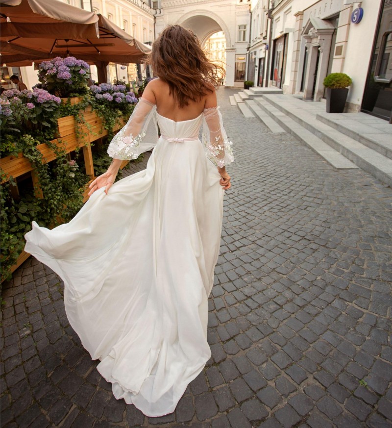 A Fashion E Appliqued Beach Wedding Dresses Sweetheart Neck Side Split Bridal Gowns With Long Sleeves Sweep Train Chiffon Robes De Mari E