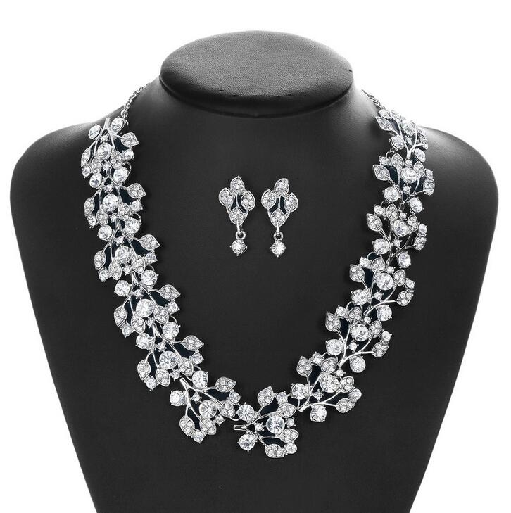 Best-selling fashion bridal wedding jewelry set Inlaid rhinestone necklace earrings two-piece set Party dinner dress accessories Free shippi
Best-selling fashion bridal wedding jewelry set Inlaid rhinestone necklace earrings two-piece set Party dinner dress accessories Free shippi