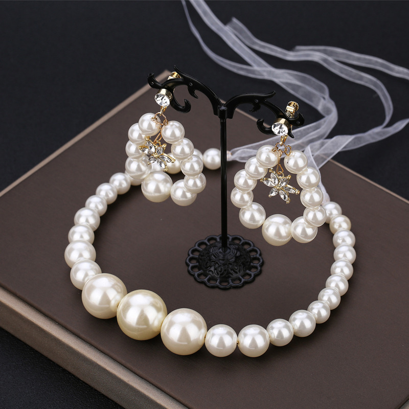 Korean Bride Wedding Headwear Pearl A String Of Beads Hair Hoop + Earrings Group Combine Suit Two Paper Set Suit
Korean Bride Wedding Headwear Pearl A String Of Beads Hair Hoop + Earrings Group Combine Suit Two Paper Set Suit