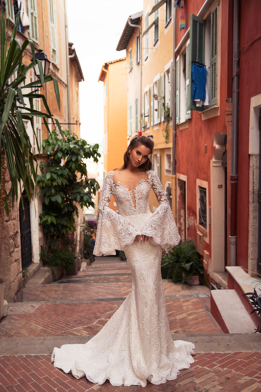 2019 Mermaid Wedding Dresses Sheer Jewel Neck Lace Appliqued Bell Long Sleeve Wedding Dress Sweep Train Garden Beach Country Bridal Gowns