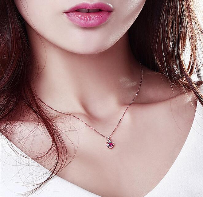 Color gold necklace crown red tourmaline clavicle chain heart-shaped fashion ladies diamond pendant necklace WY405
