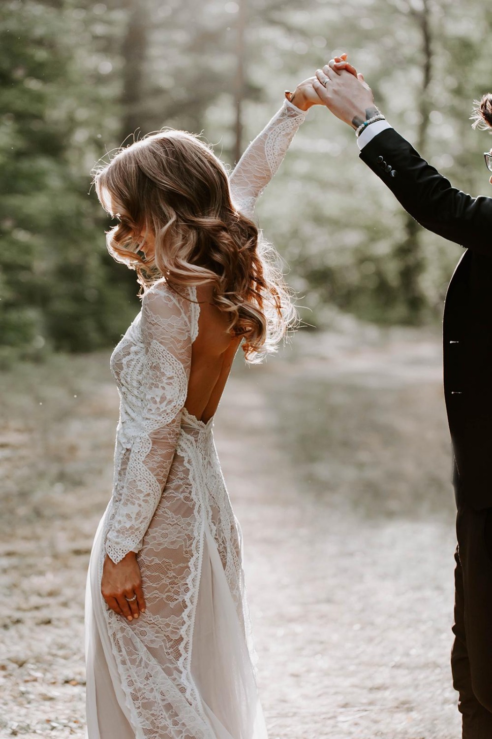 Designer Bohemian Mermaid Wedding Dresses With Long Sleeves Retro France Lace Sexy Backless Forest Country Boho Wedding Dress Hippies Cheap