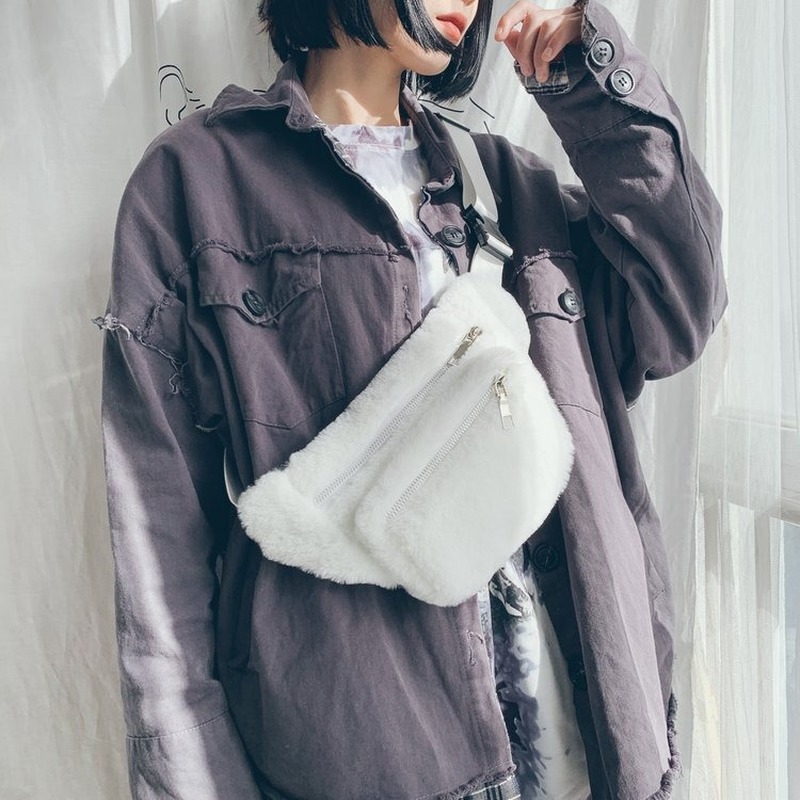 2020 new Korean shoulder bag women's casual fashion simple girl solid color plush chest bag, Black
2020 new Korean shoulder bag women's casual fashion simple girl solid color plush chest bag, Black