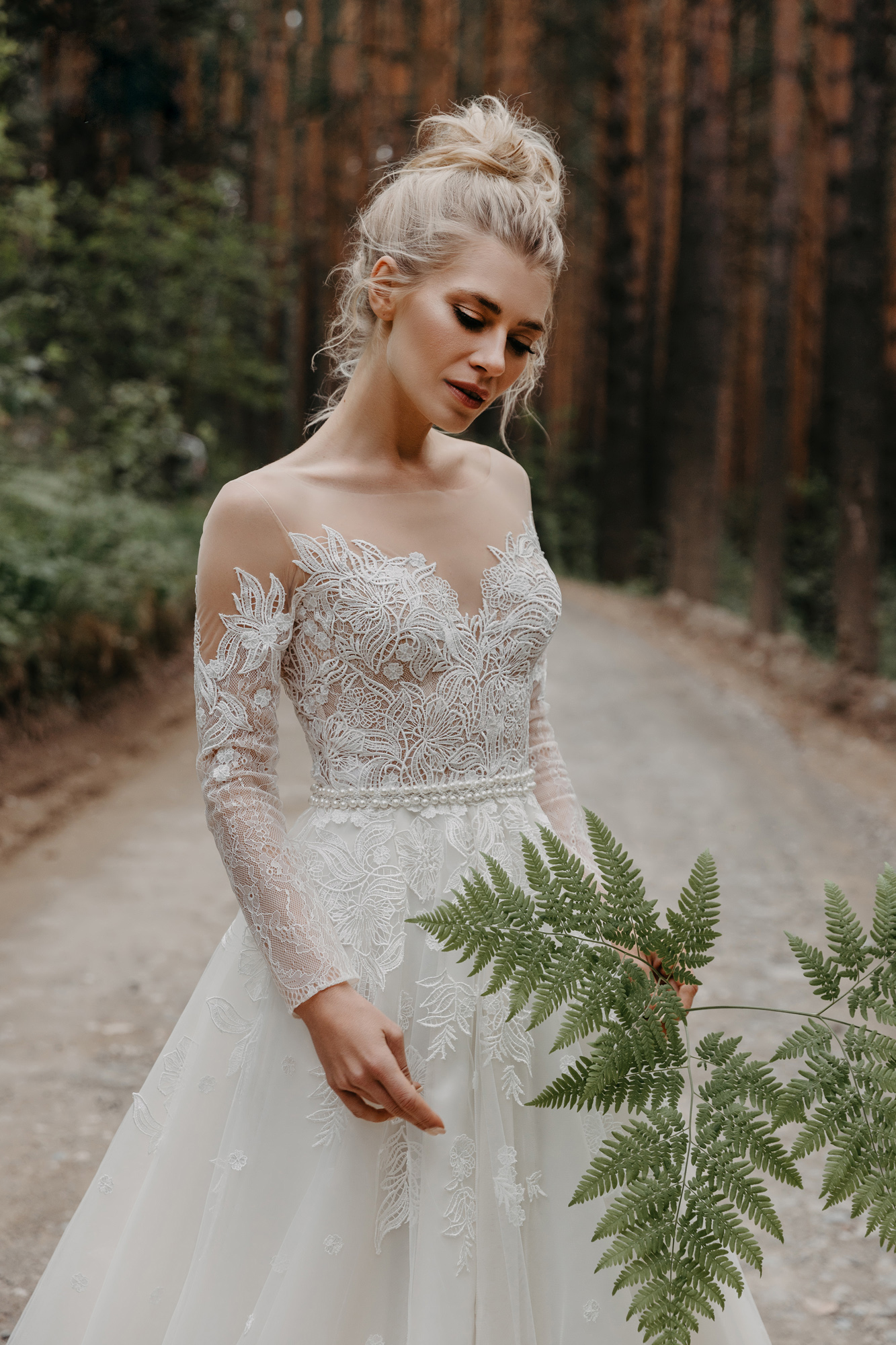 New Simple Wedding Dresses Jewel Neck A Line Appliqued Pearls Belt Long Sleeve Wedding Dress Sweep Train Cheap Vestidos De Novia