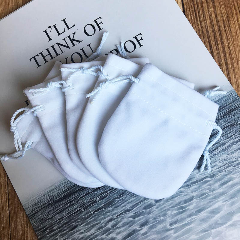 50pcs/lot Flannel Bag Pouch For Bead Charm Bracelet Women Original Europe Jewelry Birthday Gift White Bags Outer Packaging
50pcs/lot Flannel Bag Pouch For Bead Charm Bracelet Women Original Europe Jewelry Birthday Gift White Bags Outer Packaging