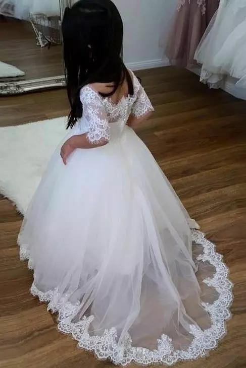Elegant Lace Flower Girls Dresses Off The Shoulder Short Sleeves Tulle Appliques Floor Length Flower Girl First Communion Birthday Dresses