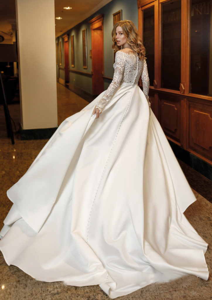 Quality High Lace Wedding Dresses Sheer Bateau Neck Long Sleeves Bridal Gowns A E Sweep Train Satin Robe De Mari E