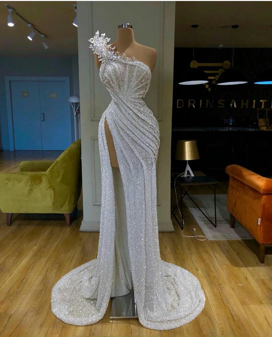 2020 Glitter Luxury Custom Made Sexy Evening Dresses Strapless High-split Sequined Beaded Prom Dress Sleeveless Sweep Train Party Gown
