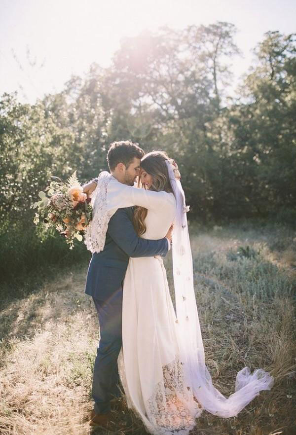 Newest Bohemian Wedding Dresses Country Boho Wedding Dresses V Neck Flare Bell Sleeves Lace Bridal Gowns Custom Made