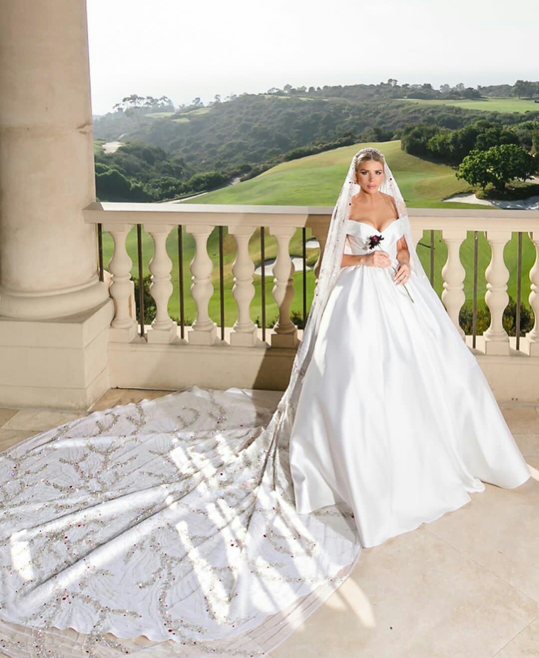 2020 Elegant Satin Wedding Dresses With Veil A Line Off The Shoulder Bohemian Wedding Dress Custom Made Sweep Train Vestidos De Novia