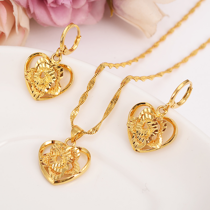 18 k Fine Solid Gold GF Outline border heart flower Europe women Jewelry Sets bridals Wedding jewelry Gift Dubai pendnat earring, Golden
18 k Fine Solid Gold GF Outline border heart flower Europe women Jewelry Sets bridals Wedding jewelry Gift Dubai pendnat earring, Golden