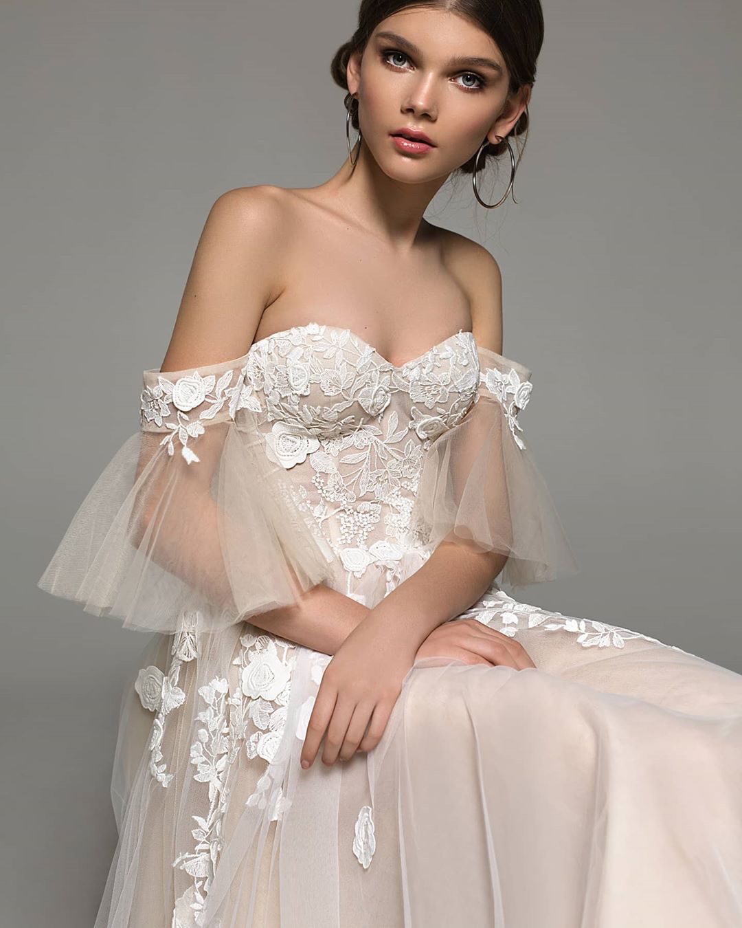 Line Amazing A Lace Wedding Dresses Off The Shoulder Short Sleeves Appliqued Bridal Gowns Sweep Train Tulle Robe De Marie ppliqued