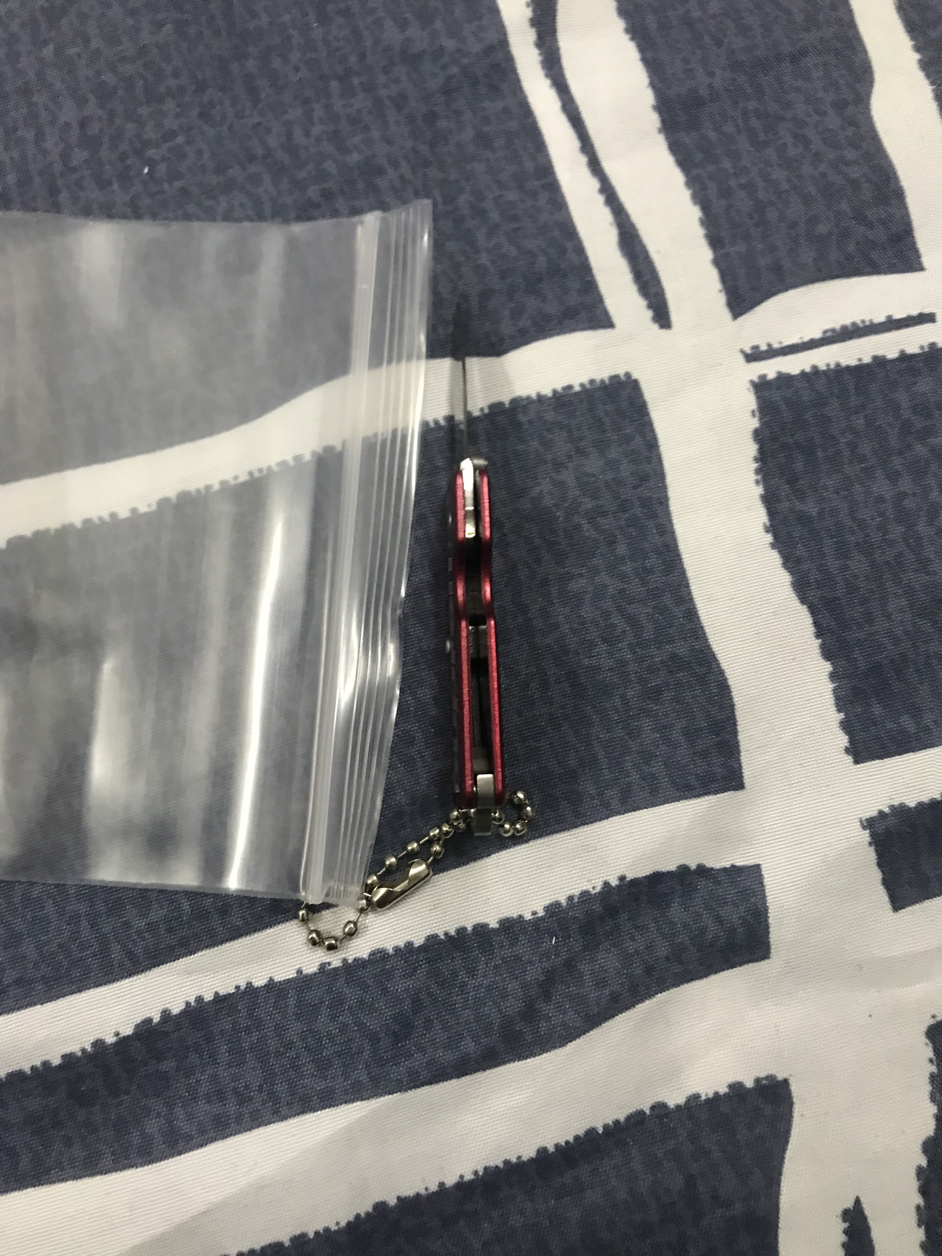 mini Key buckle auto knife aluminum pocket Folding mini cutting tool gift knives xmas knife
mini Key buckle auto knife aluminum pocket Folding mini cutting tool gift knives xmas knife