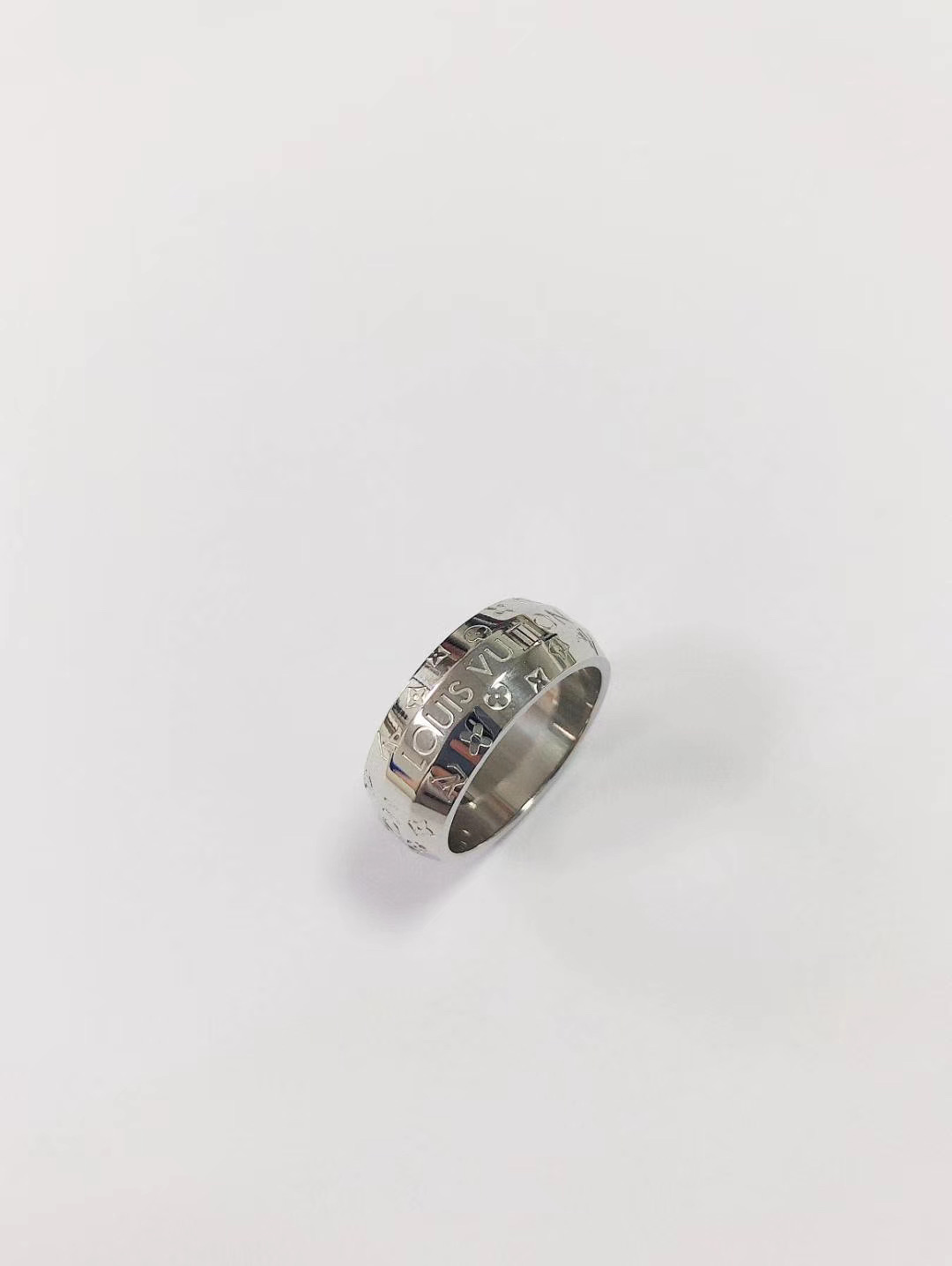 New Wholesale cheap Price High Quality Wide Shape V Men Ring Size 7/8 Sliver Color Letter Stainless Steel Gifts for men Women
New Wholesale cheap Price High Quality Wide Shape V Men Ring Size 7/8 Sliver Color Letter Stainless Steel Gifts for men Women