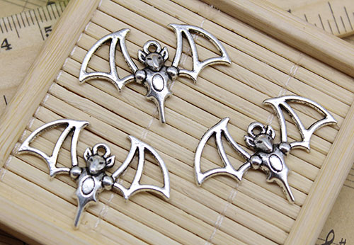 50pcs Bat Alloy Charms Pendant Retro Jewelry Making DIY Keychain Ancient Silver Pendant For Bracelet Earrings 33x23mm
50pcs Bat Alloy Charms Pendant Retro Jewelry Making DIY Keychain Ancient Silver Pendant For Bracelet Earrings 33x23mm