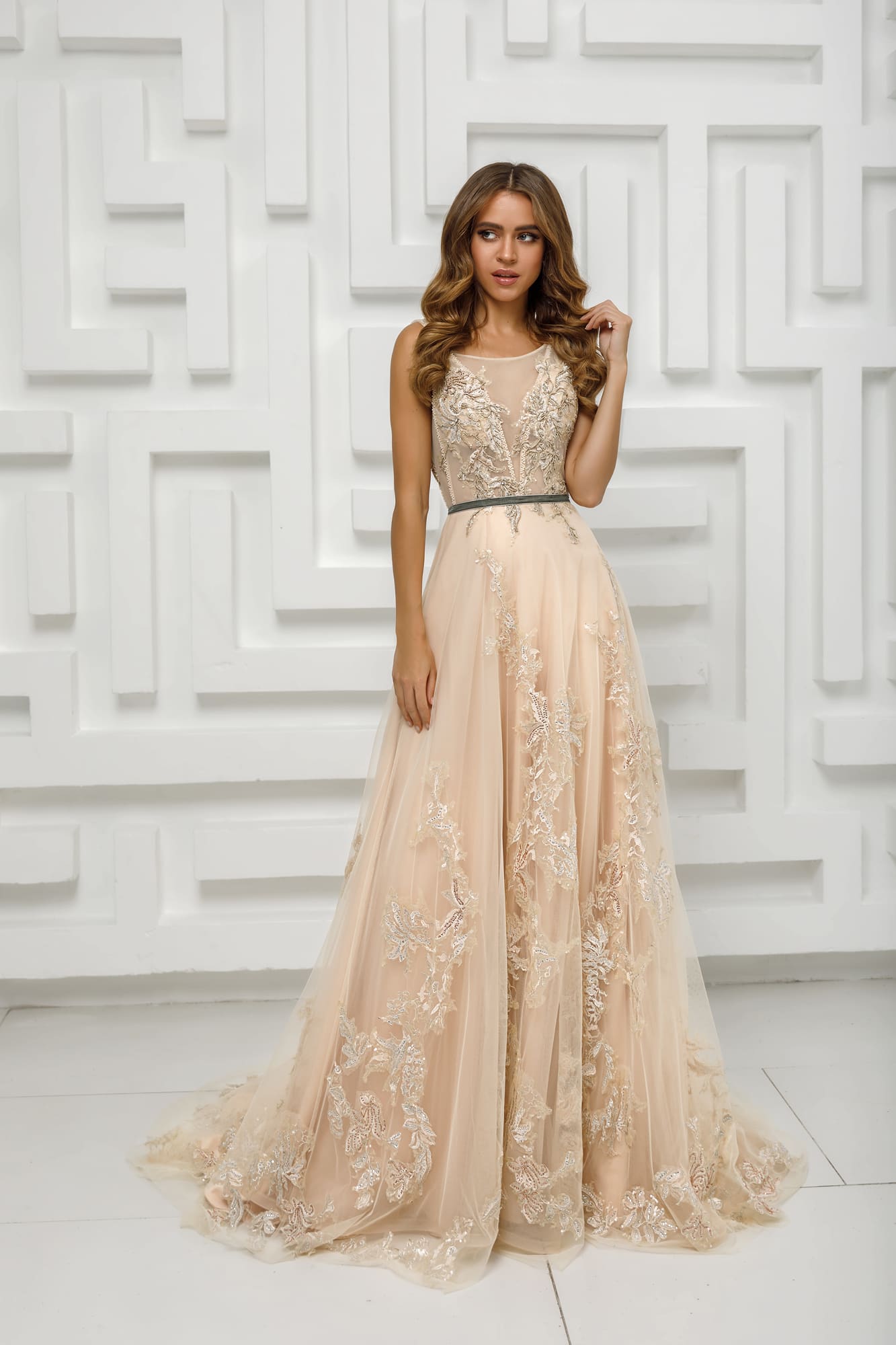 2020 Modest Beautiful Jewel Sleeveless Backless A Line Evening Lace Applique Sequins Formal Dresses Sweep Train Party Gown 0508