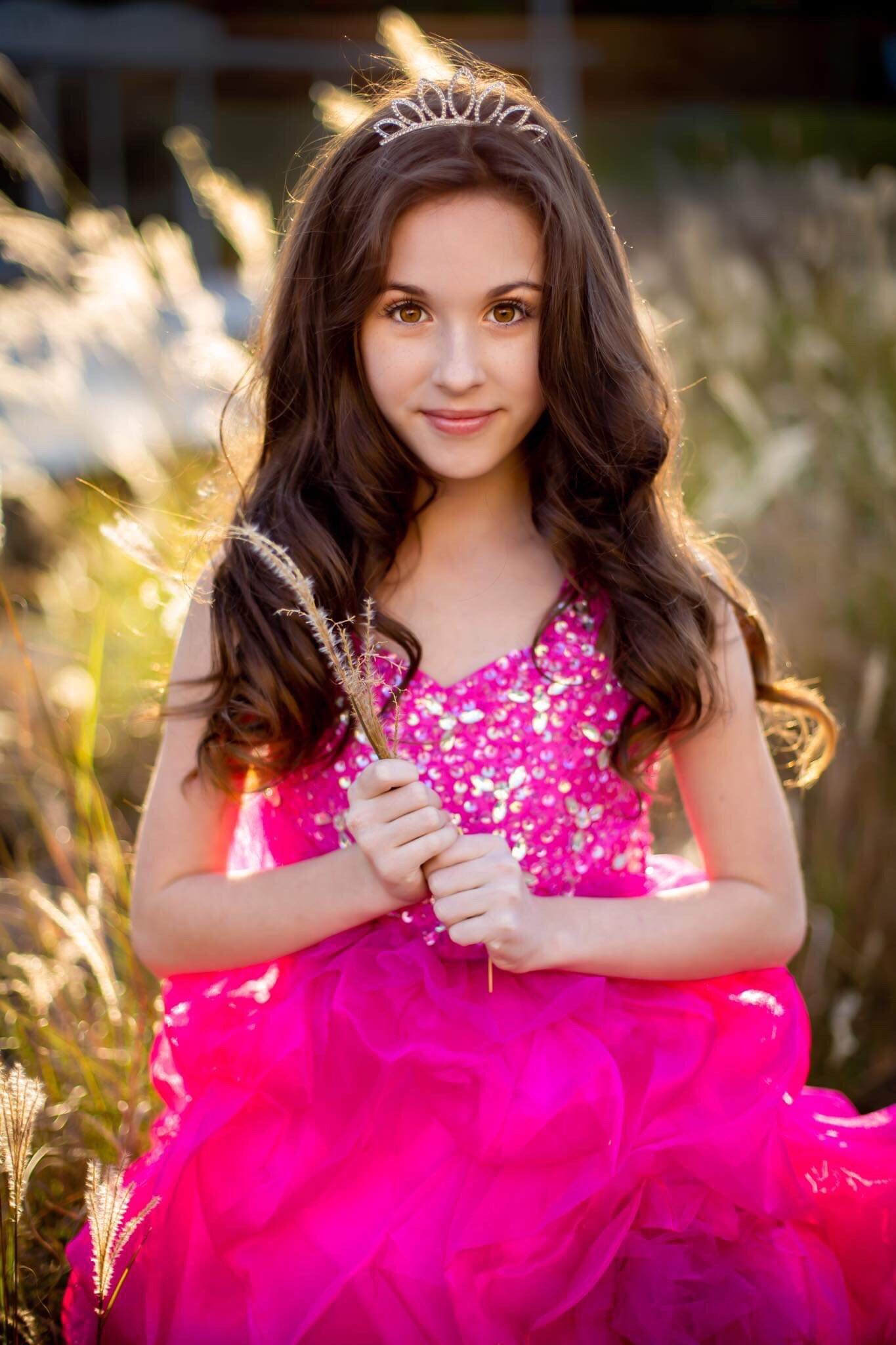 2019 Fuchsia Girls Pageant Dresses V Neck Lace Beaded Crystal Ruffles Tiered Skirts Flower Girls Dress Modest A Line Kids Party Gowns