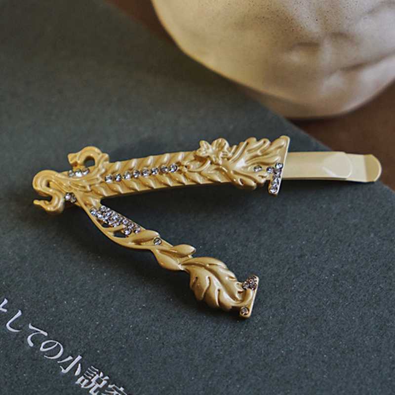 HZ 2019 Exquisite Retro Gold Carved V Shape Rhinestone Brass Hair Clip Hair Grip Barrettes Hairpin Accessories for Women
HZ 2019 Exquisite Retro Gold Carved V Shape Rhinestone Brass Hair Clip Hair Grip Barrettes Hairpin Accessories for Women