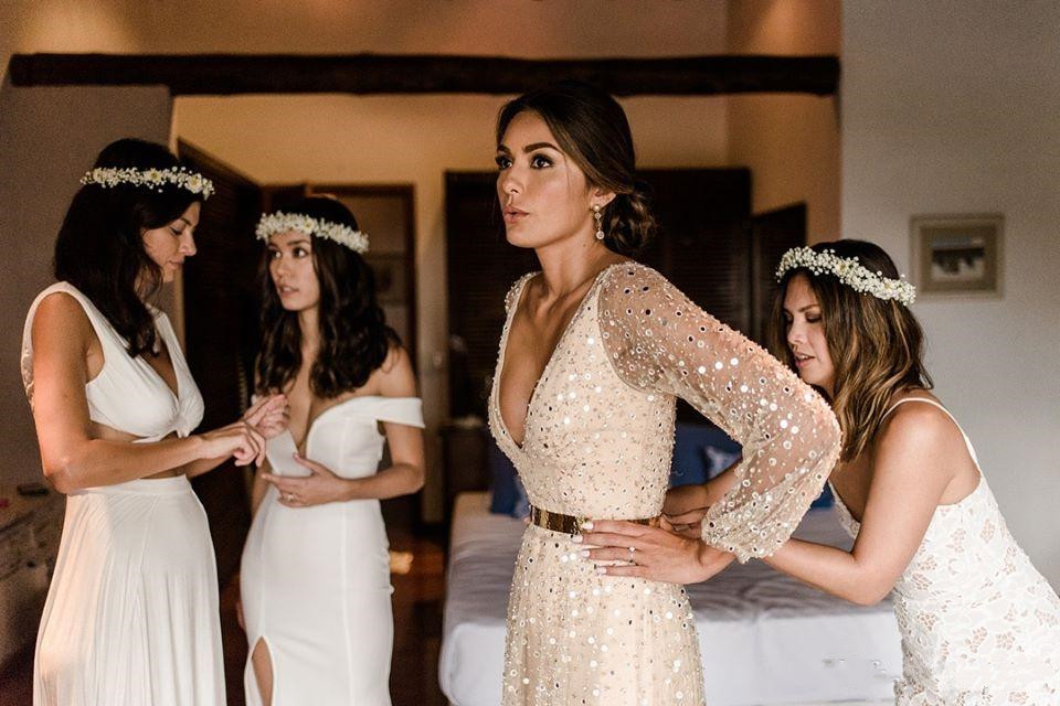 2020 New Boho Champagne Wedding Dresses V Neck Long Sleeves Sequined Bridal Gowns Floor Length Plus Size Beach Bohemian Wedding Dress
