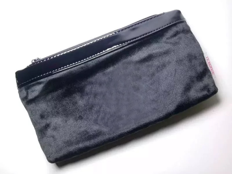VIP gift~Classic Plush cosmetic bag Famous fashion C Women lipstick makeup bag storage bag for ladies Collection luxury design items
VIP gift~Classic Plush cosmetic bag Famous fashion C Women lipstick makeup bag storage bag for ladies Collection luxury design items