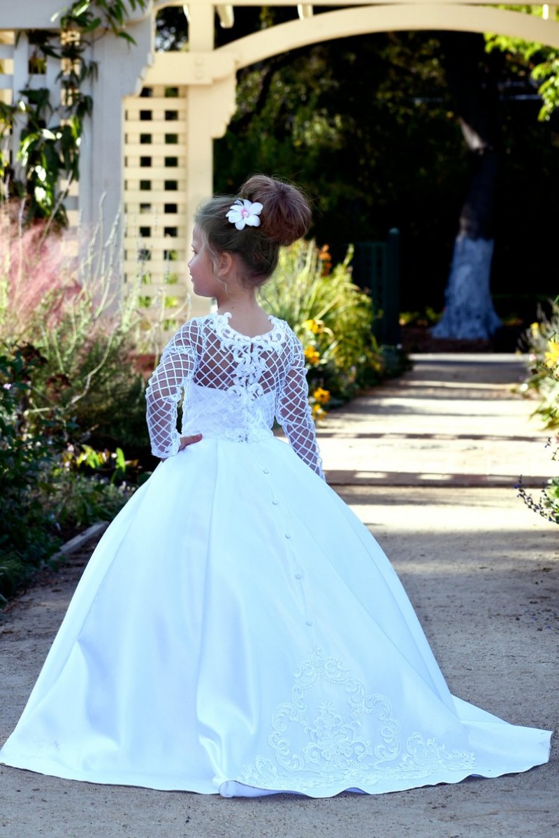 2020 Flower Girls Dresses Jewel Long Sleeve Appliques Covered Button Lace Girls Pageant Dresses Floor Length Girls Party Gowns