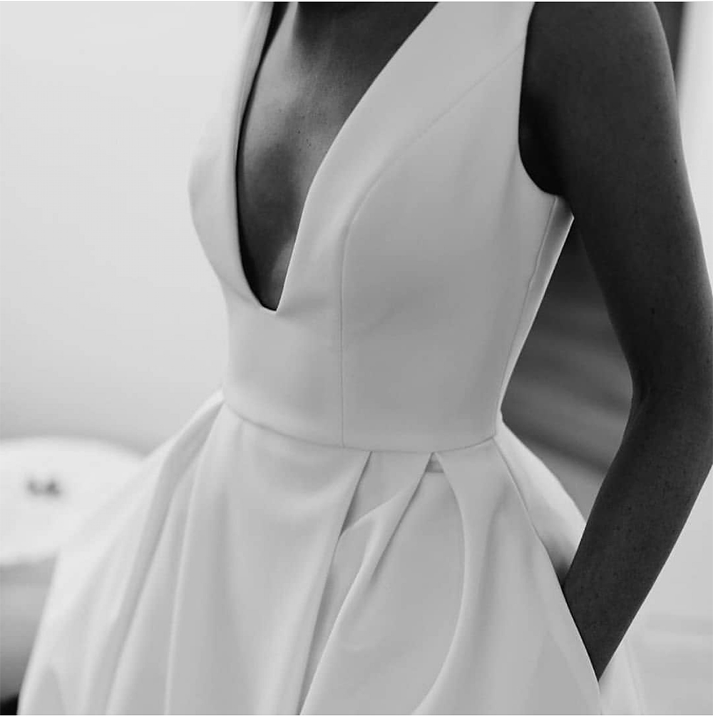 2020 New Vintage Wedding Dresses White A-Line Bridal Gowns Deep V-Neck High Split Satin Pockets Court Train Country vestidos Plus Size